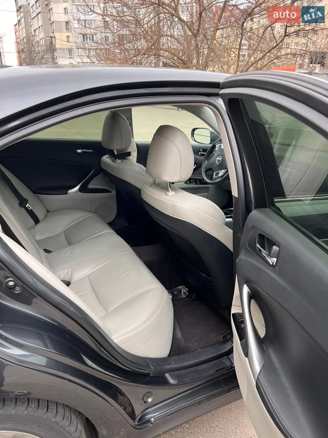 2011 Lexus IS - мініатюра 8