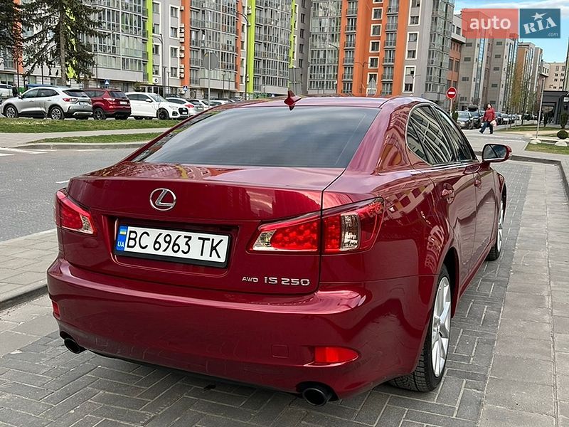 Седан Lexus IS 2012 в Львове