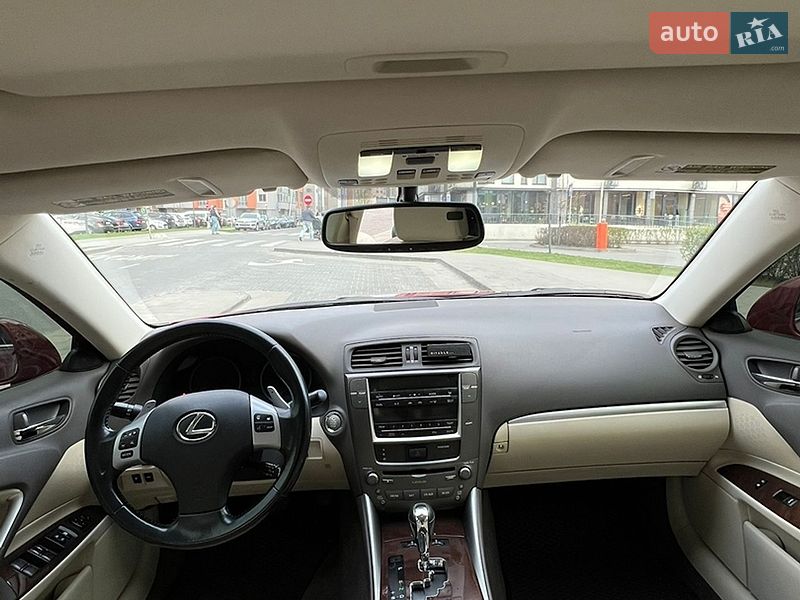 Седан Lexus IS 2012 в Львове