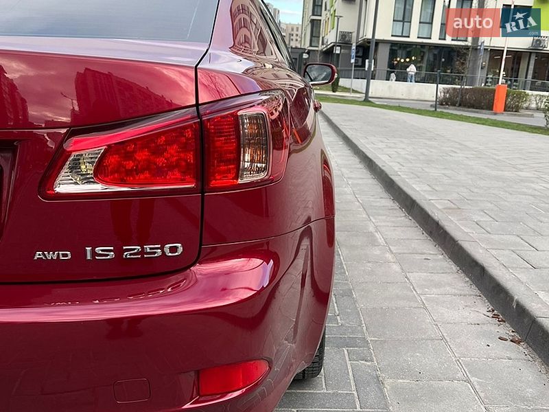 Седан Lexus IS 2012 в Львове