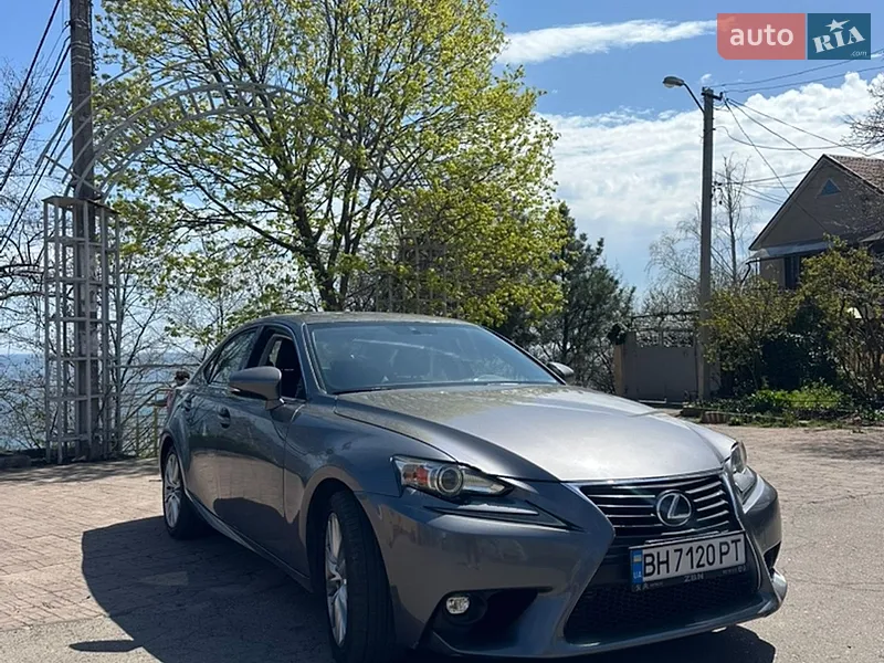 Lexus IS 2016