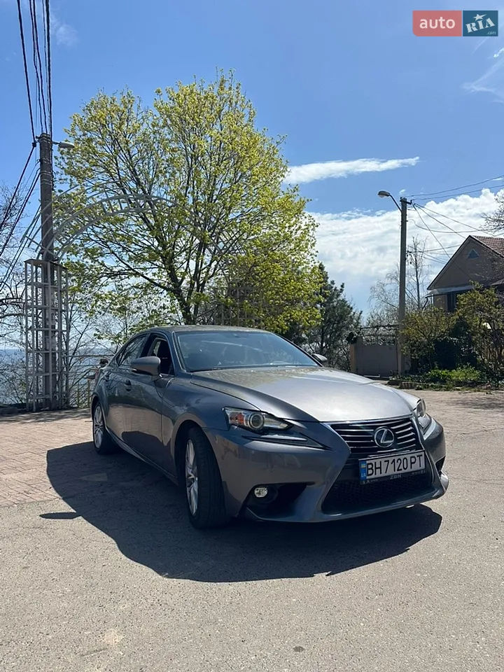 2017 Lexus IS - мініатюра 12