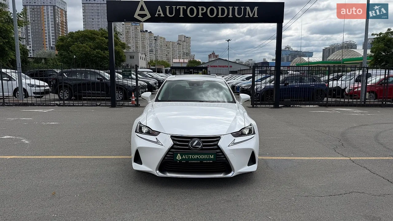 2017 Lexus IS - мініатюра 4