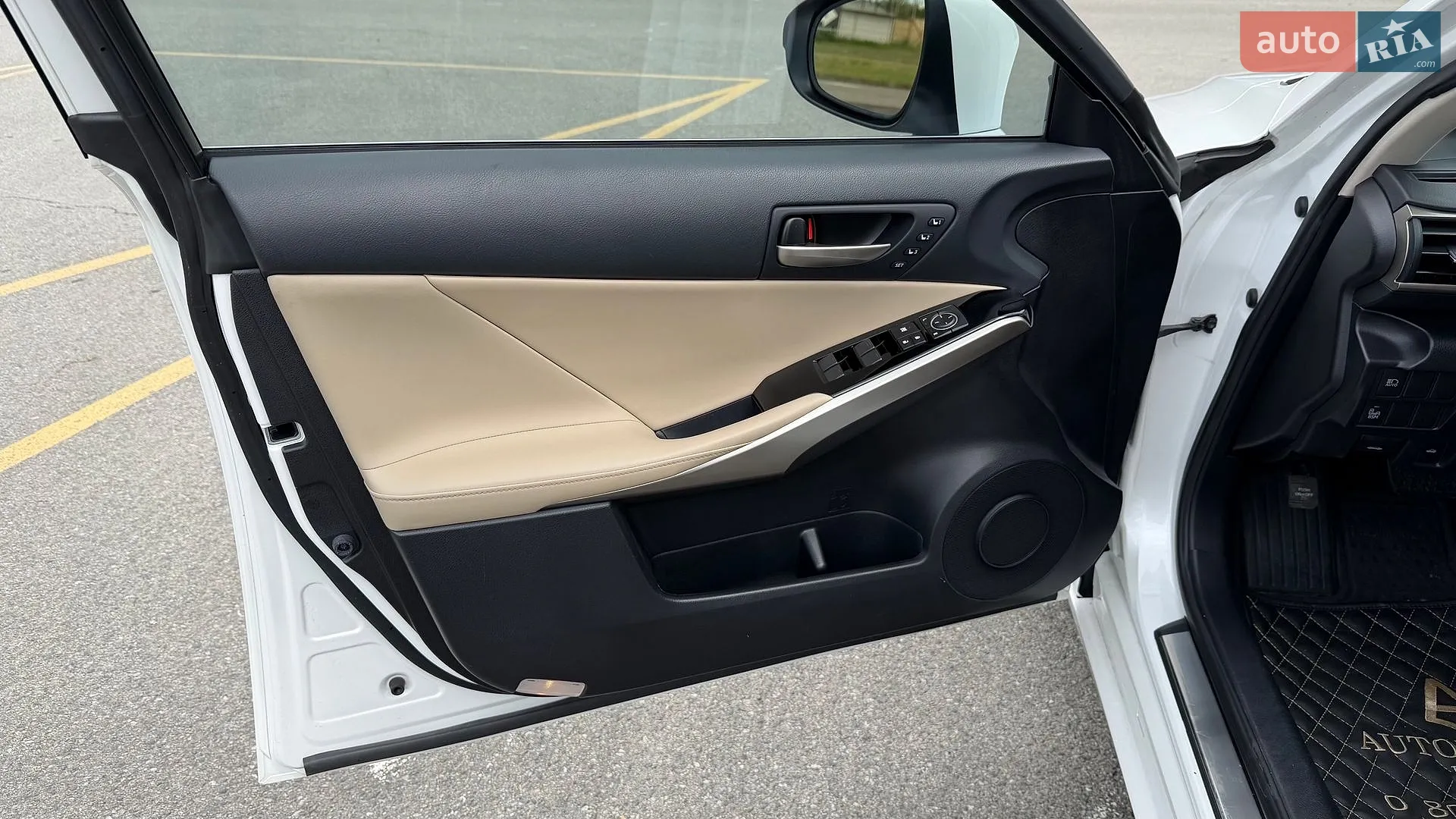 2018 Lexus IS - мініатюра 16