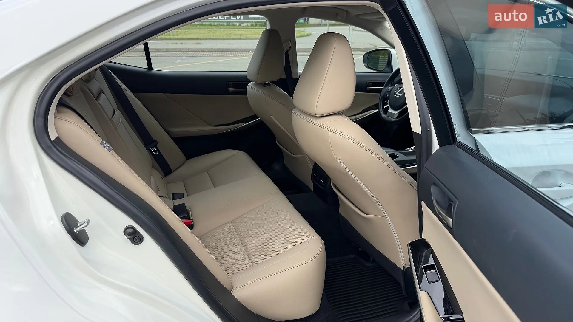 2018 Lexus IS - мініатюра 25