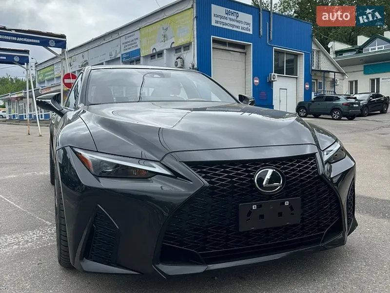 Lexus IS 2023