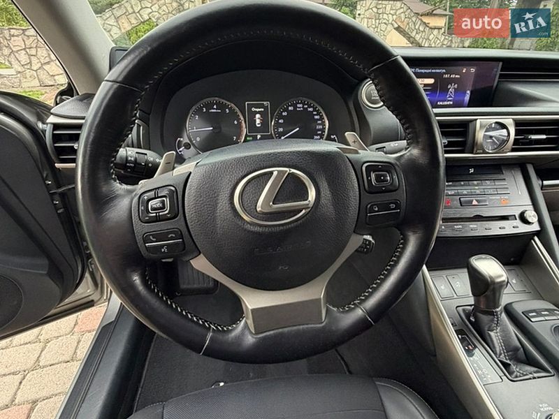 Седан Lexus IS 2017 в Калуше