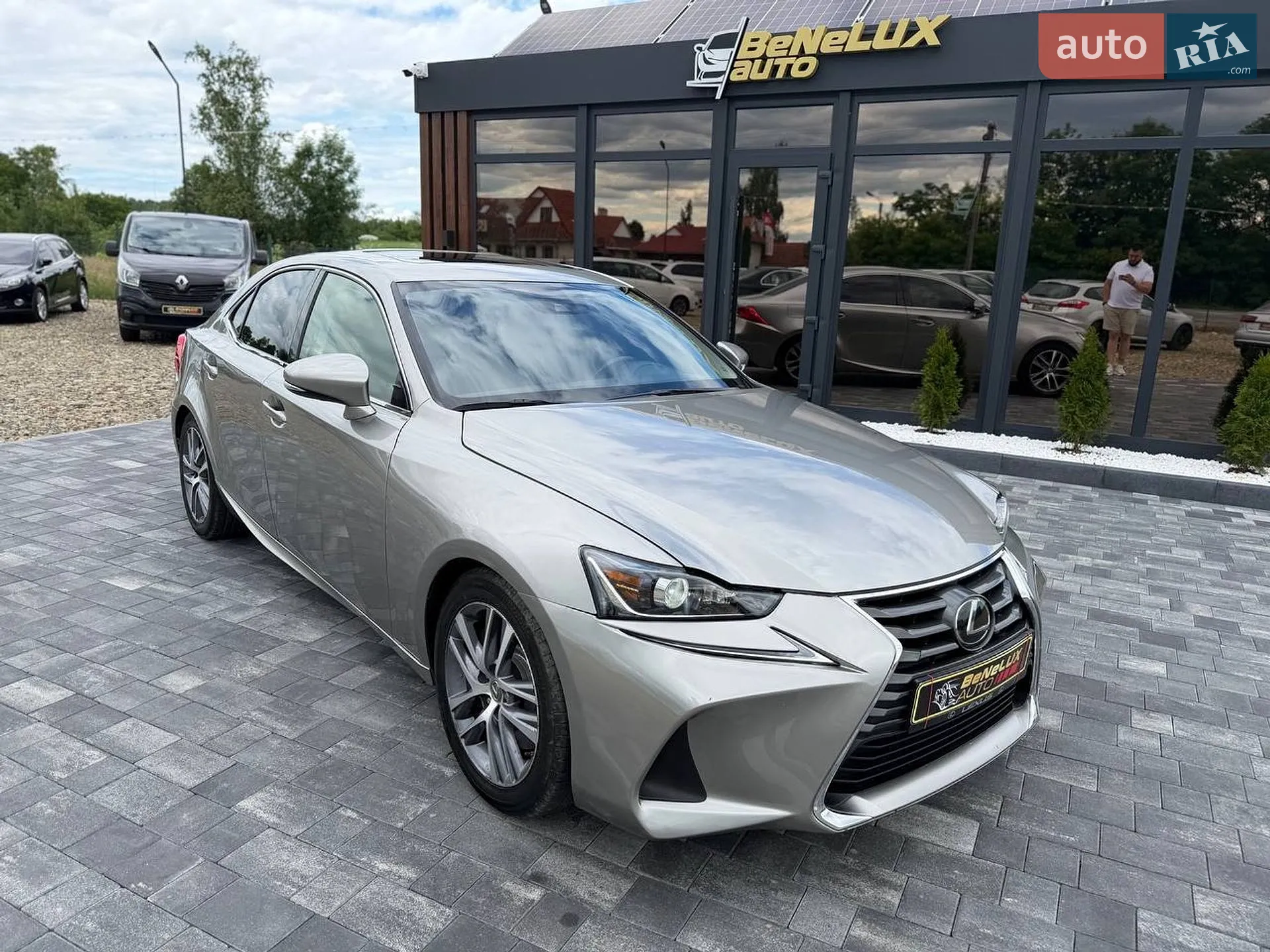 2020 Lexus IS - фото 1