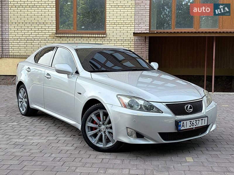 Седан Lexus IS 2005 в Бучаче