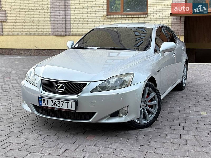 Седан Lexus IS 2005 в Бучаче
