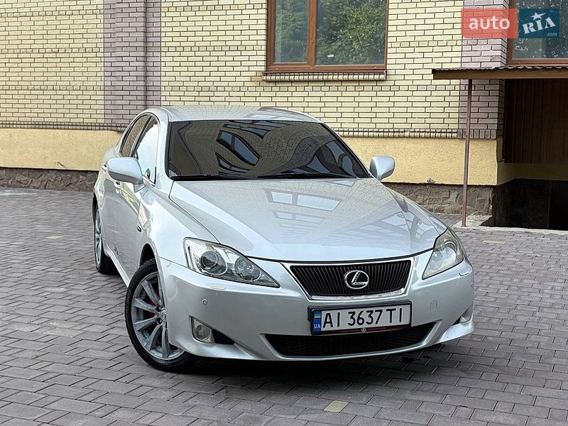 Седан Lexus IS 2005 в Бучаче