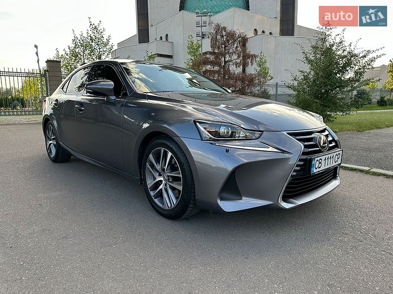 Lexus IS, photos from the listing