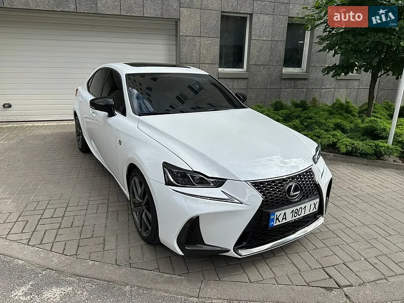 Lexus IS
