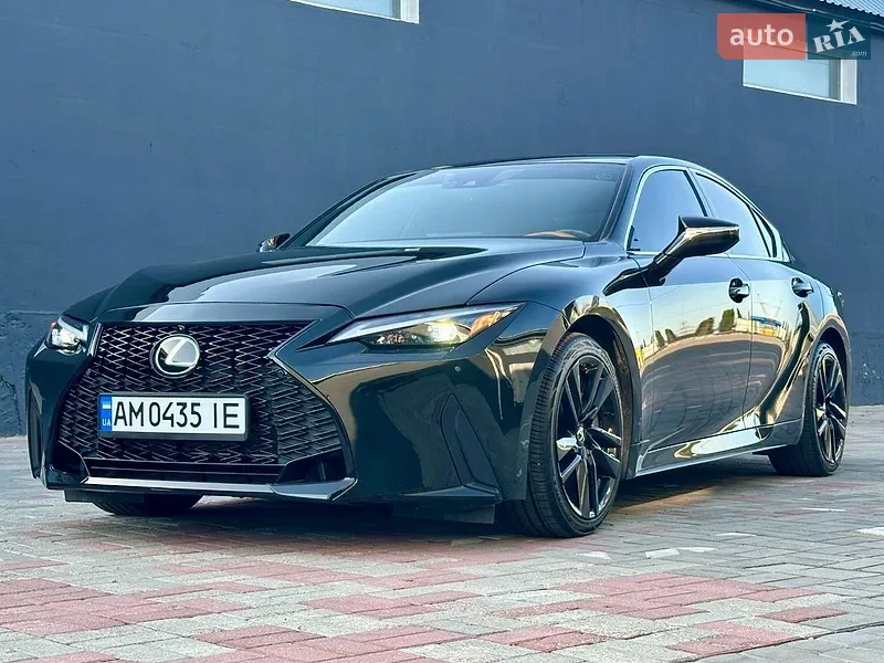 Lexus IS