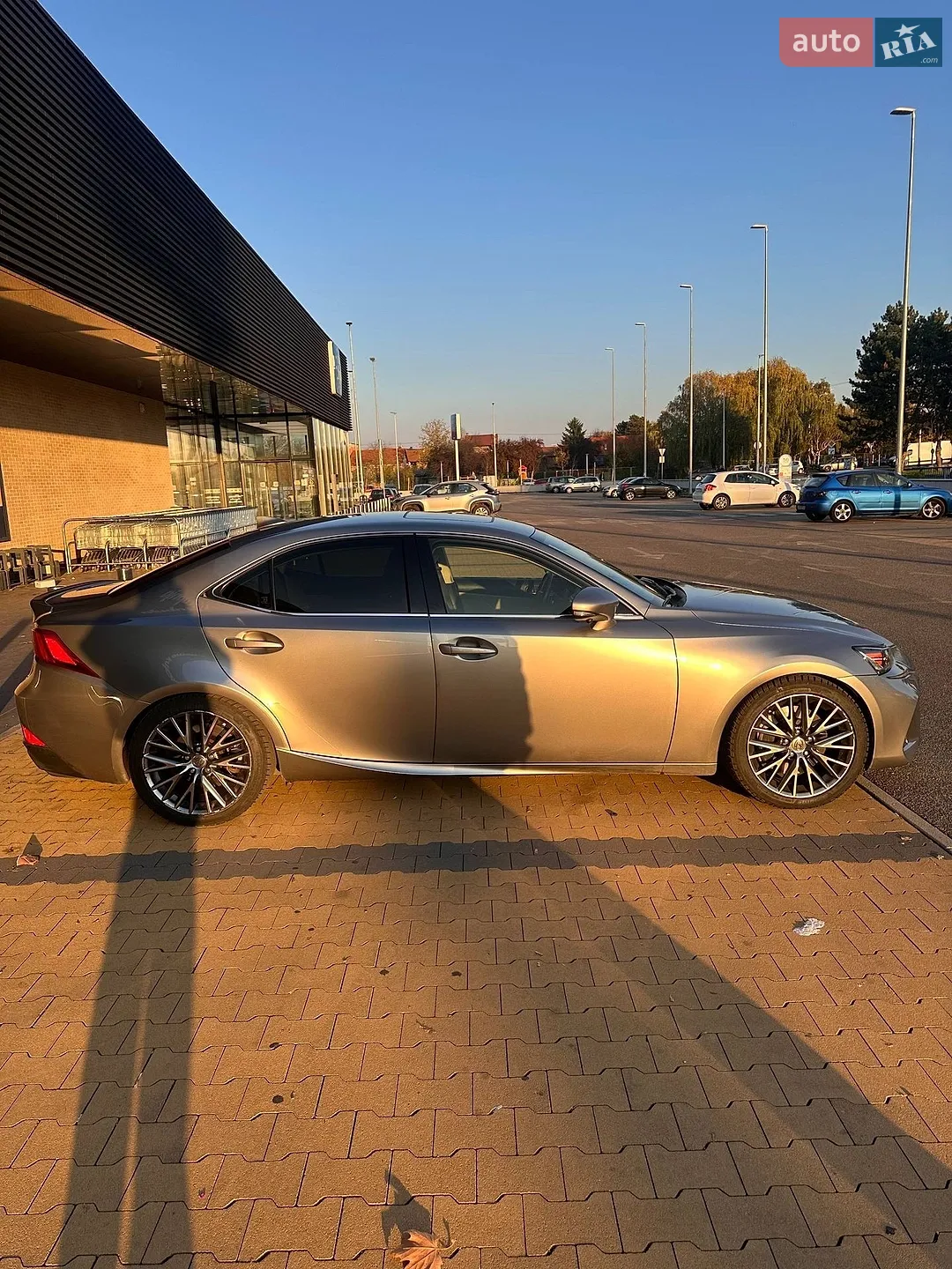 2017 Lexus IS - мініатюра 4