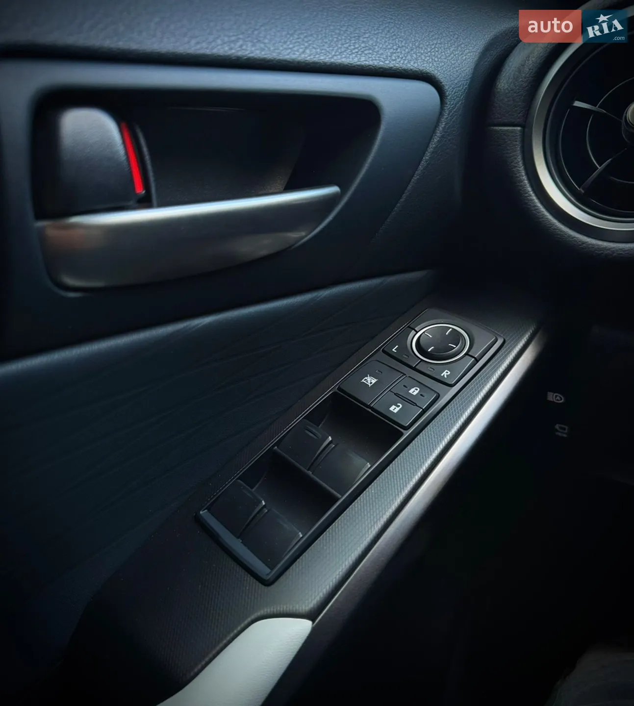 2022 Lexus IS - мініатюра 21