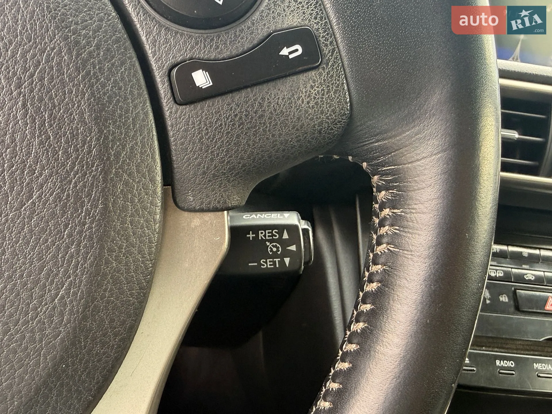 2013 Lexus IS - мініатюра 21