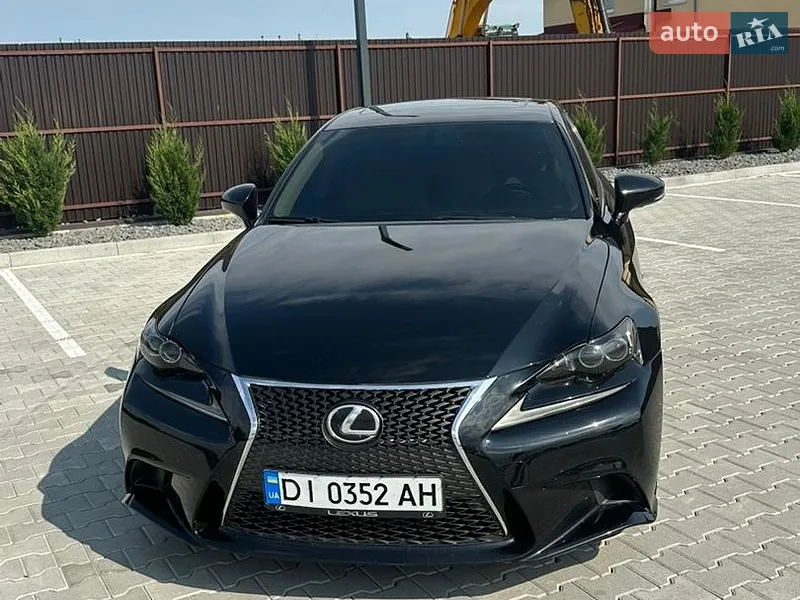 Lexus IS
