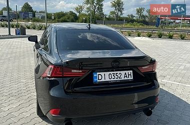 Седан Lexus IS 2015 в Ужгороде