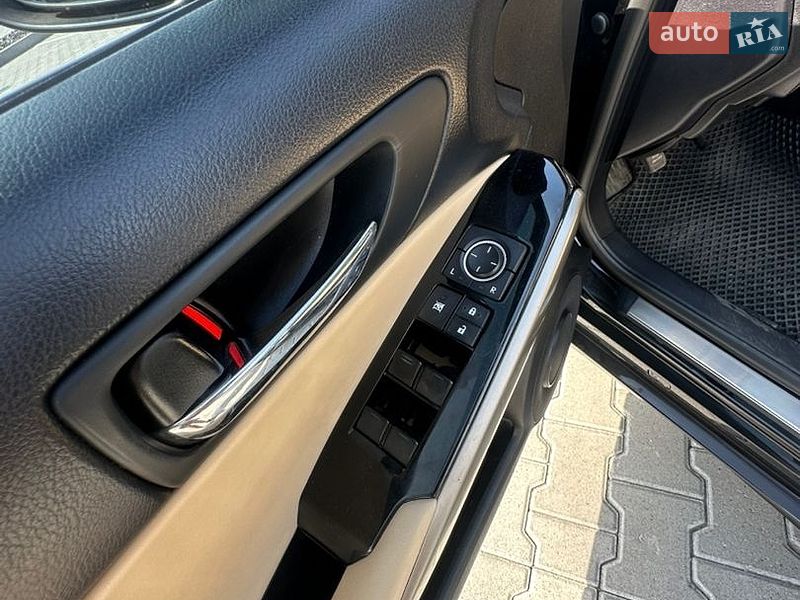 Седан Lexus IS 2015 в Ужгороде
