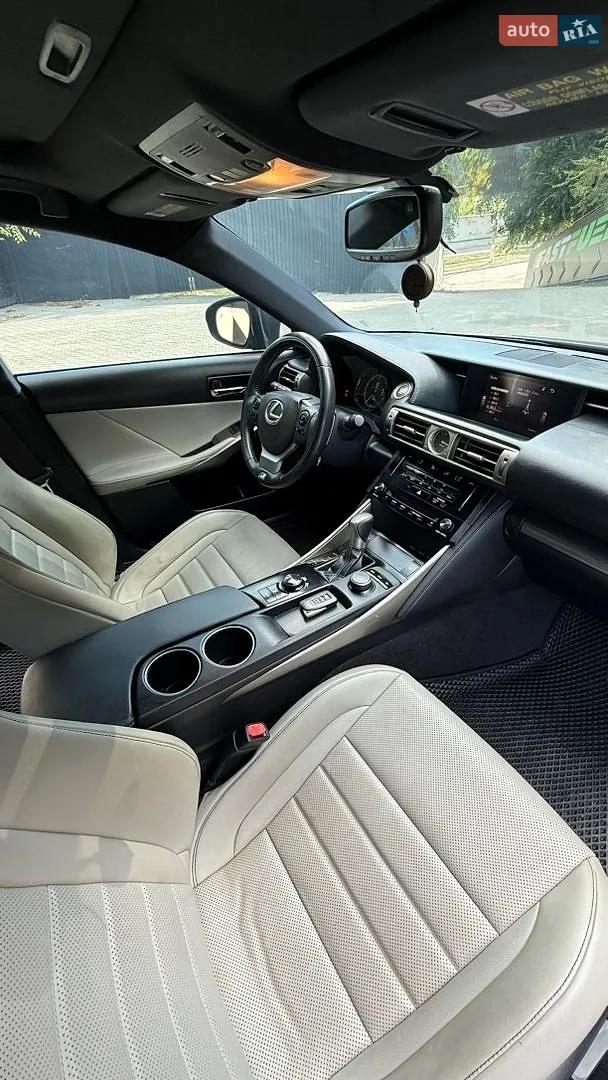 2013 Lexus IS - мініатюра 12