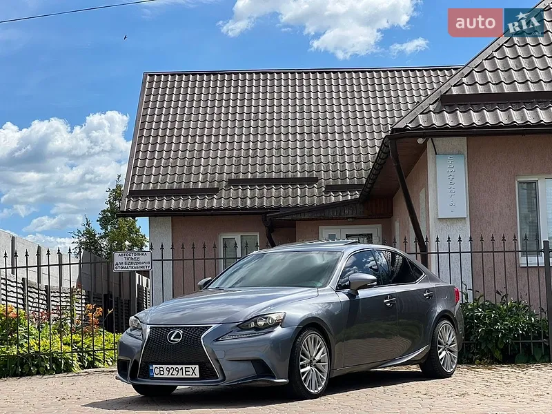 Lexus IS