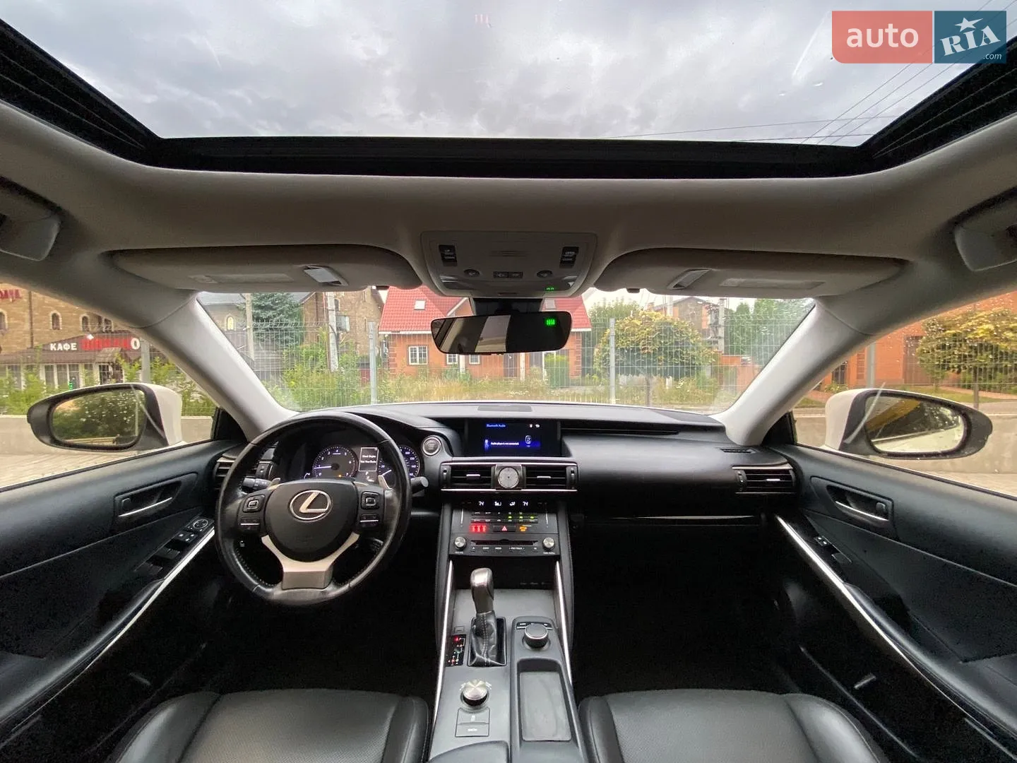 2017 Lexus IS - мініатюра 15