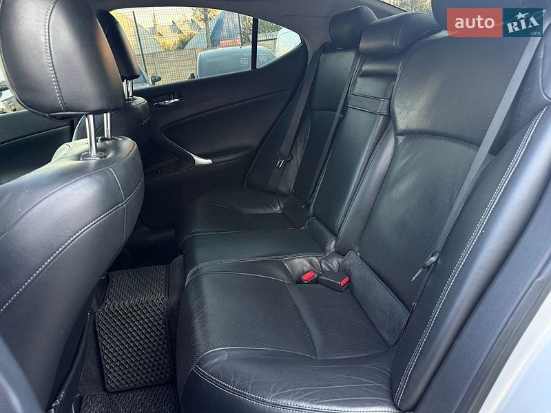 Седан Lexus IS 2010 в Черновцах
