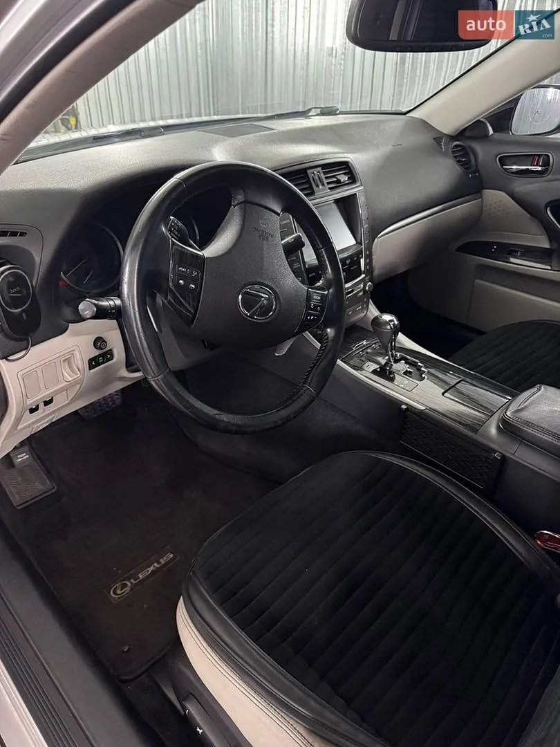 2010 Lexus IS - мініатюра 8