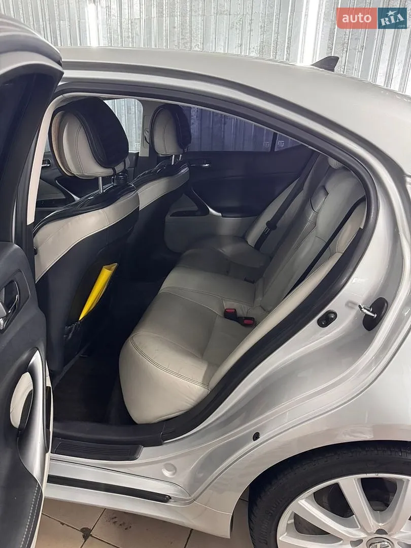 2010 Lexus IS - мініатюра 9