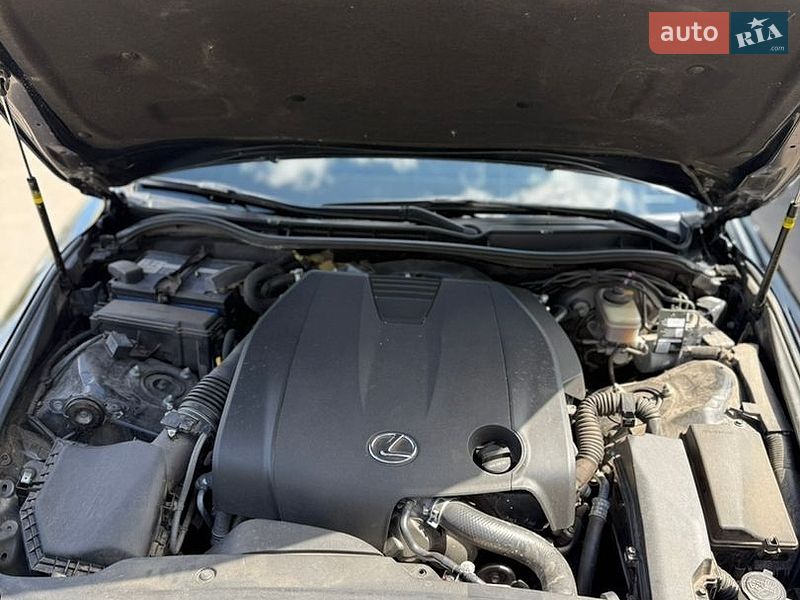Седан Lexus IS 2015 в Кривому Розі