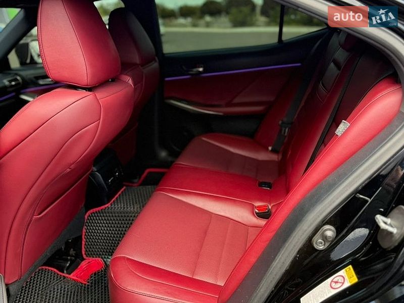 Седан Lexus IS 2015 в Кривому Розі
