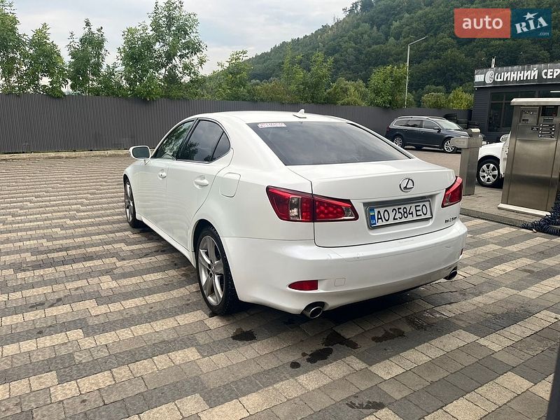Седан Lexus IS 2010 в Сваляві