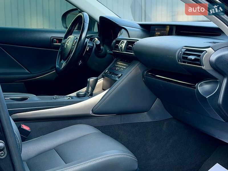 Седан Lexus IS 2020 в Ужгороде