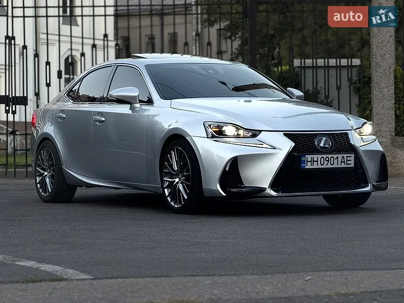 Lexus IS 2017
