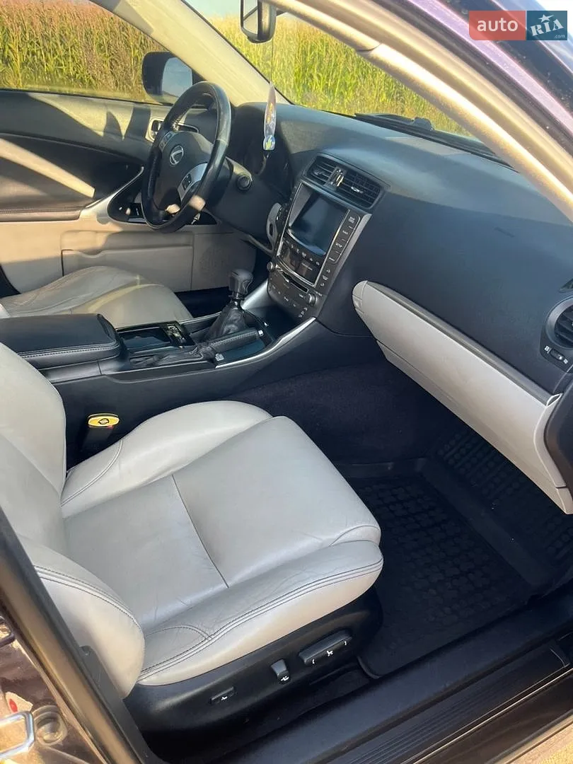 2010 Lexus IS - мініатюра 10