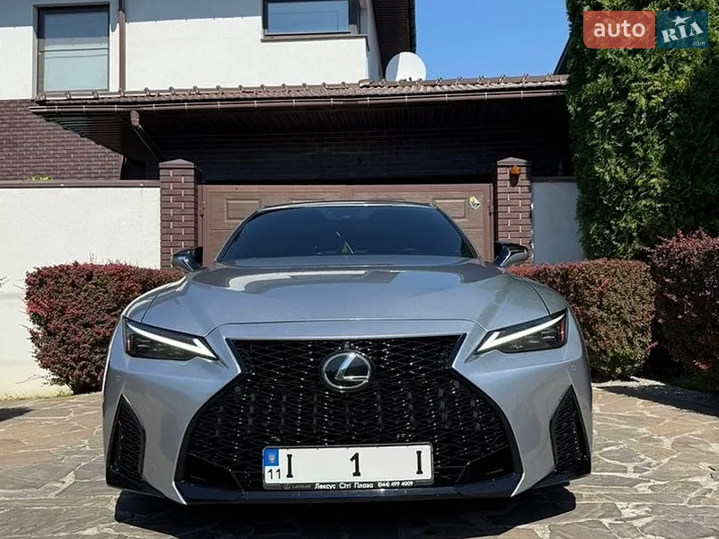 Lexus IS 2023