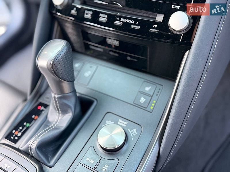 Седан Lexus IS 2023 в Киеве фото 13 Седан Lexus IS 2023 в Киеве