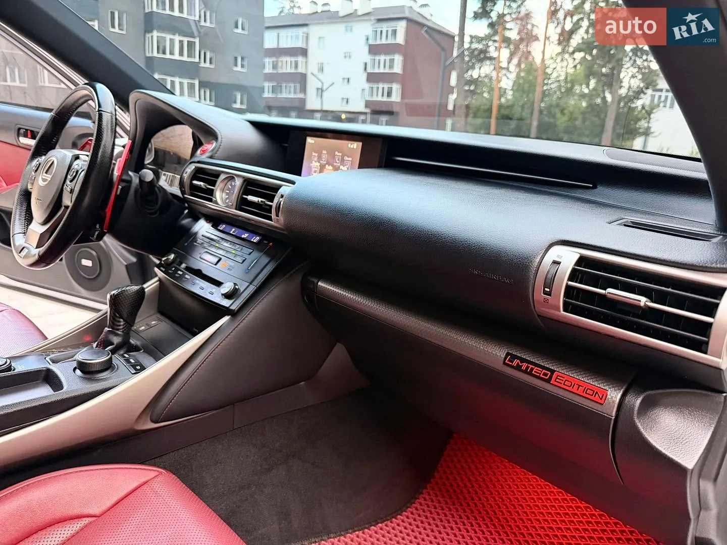 2015 Lexus IS - мініатюра 21
