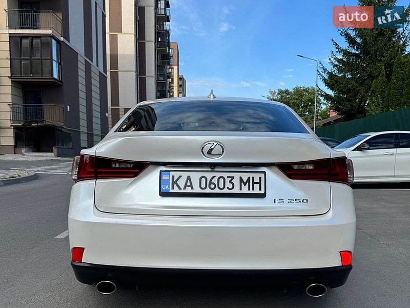 Седан Lexus IS 2015 в Киеве