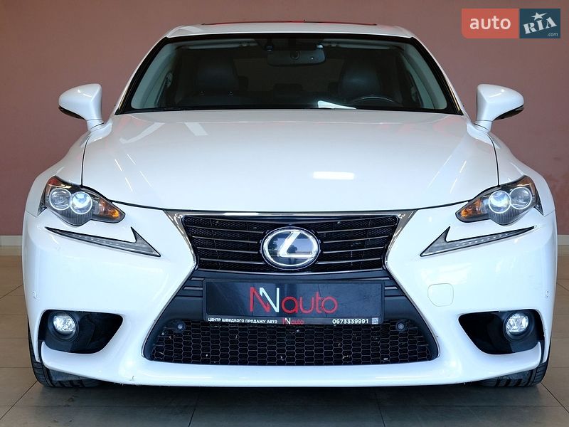 Lexus IS, фото з оголошення