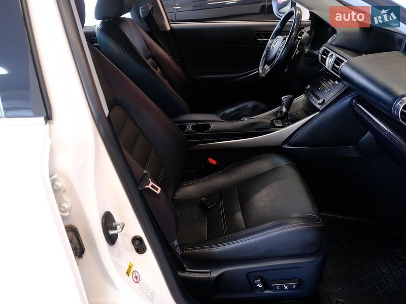 Седан Lexus IS 2015 в Одесі