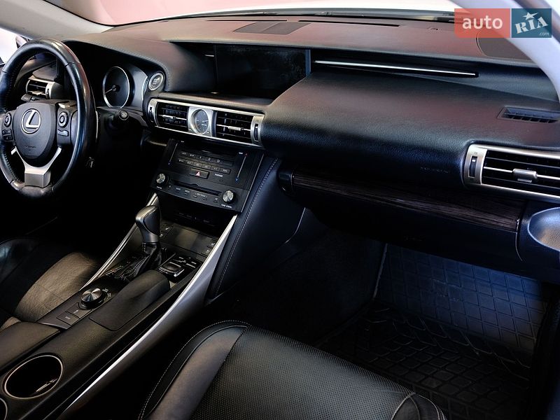 Седан Lexus IS 2015 в Одесі