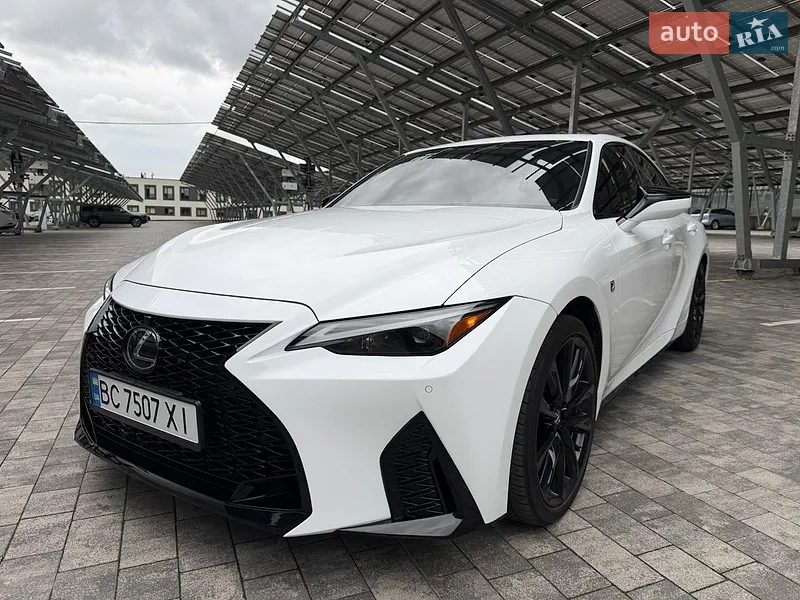 Lexus IS 2023