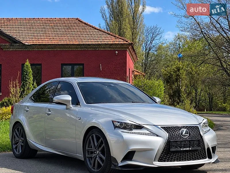 Lexus IS