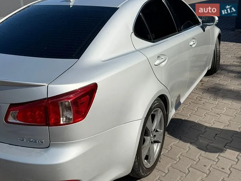 Lexus IS 2011