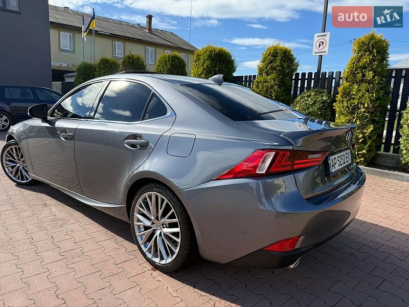 Lexus IS 2016