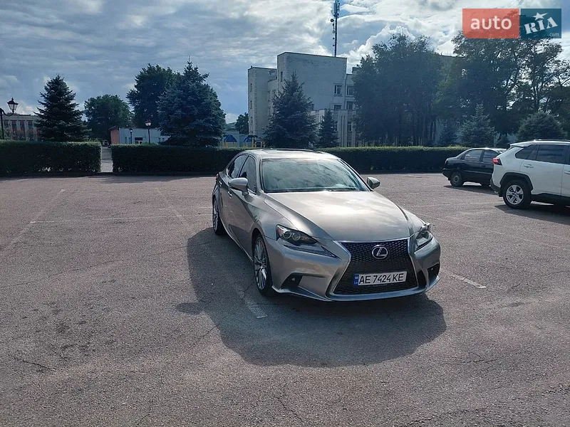 Lexus IS