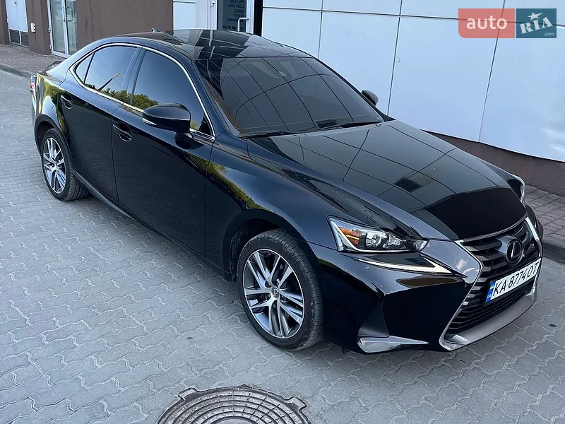 Lexus IS