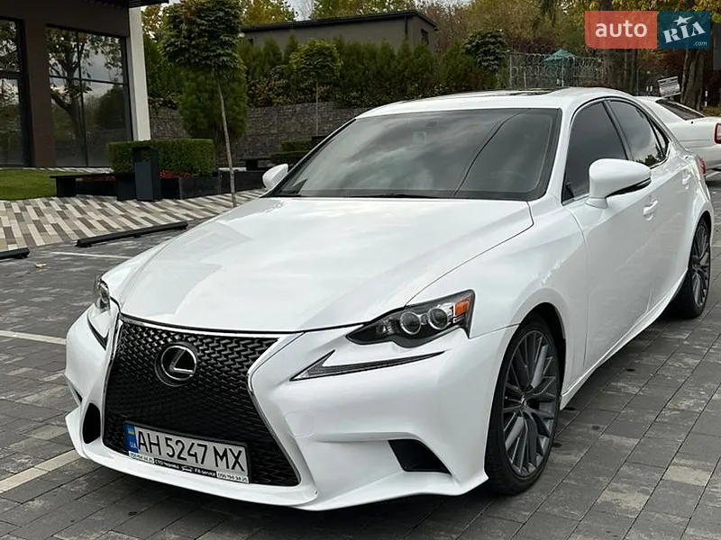 Lexus IS